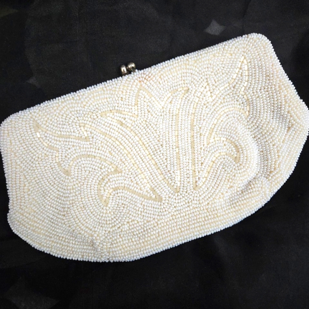 Elegant Cream Beaded Clutch
